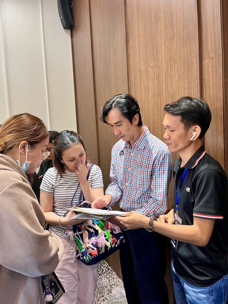 Thầy Lương Hữu Phước góp ý trực tiếp trên bản vẽ của học viên
